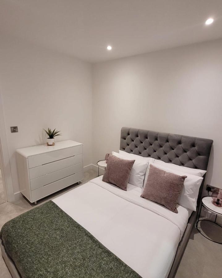 Luxury 2 Bed Apartment In The Heart Of Rochester Wainscot Exterior foto