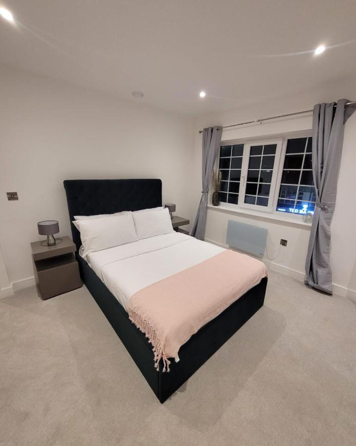 Luxury 2 Bed Apartment In The Heart Of Rochester Wainscot Exterior foto